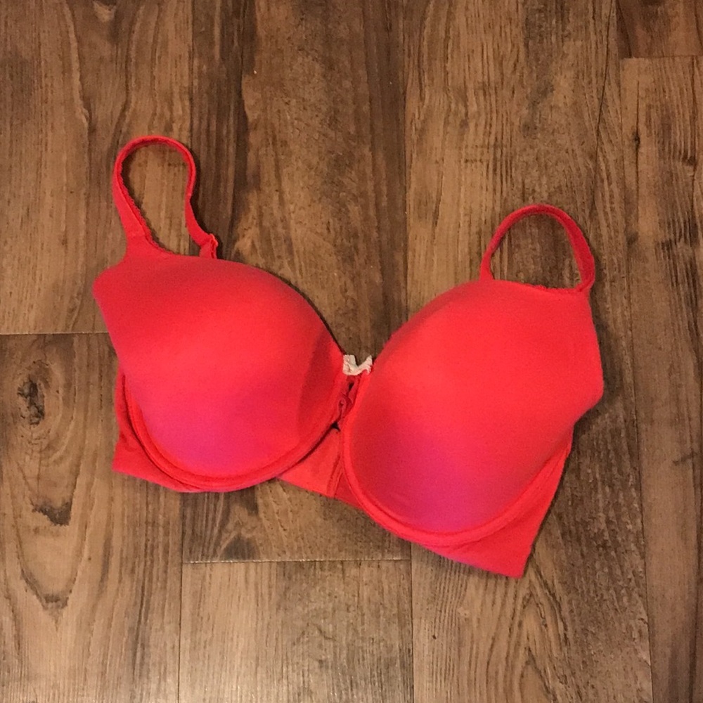 🔥 BODY BY VICTORIA VICTORIA’S SECRET  Smooth Red T-Shirt Bra 34DDD 34 DDD